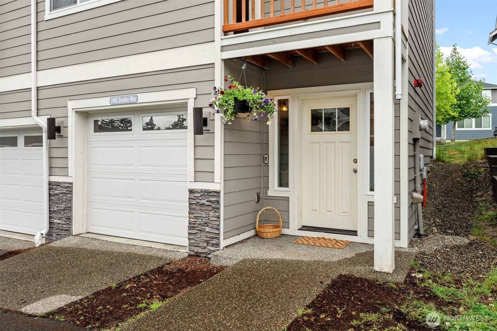 2405 Zeeden Way Bremerton, WA 98310 - Photo 5 of 39 Gallery Image 5