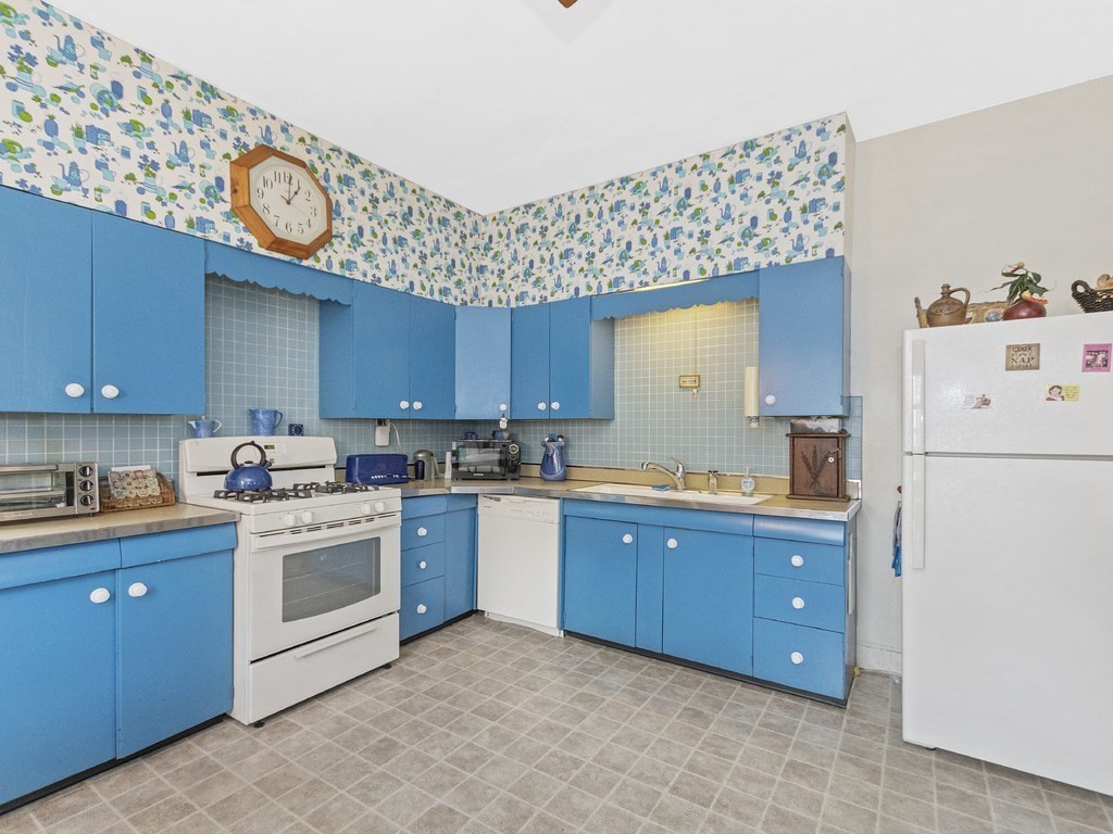 14 Newell Road Brookline, MA 02446 - Photo 4 of 23 Gallery Image 4