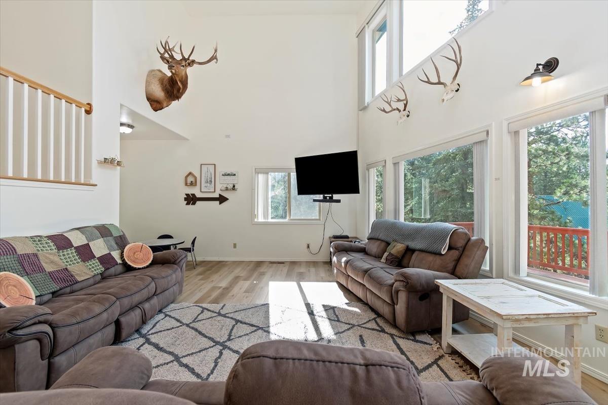 1496 Pine Ridge Drive Cascade, ID 83611 - Photo 4 of 48