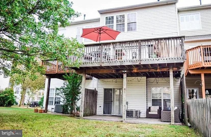 16 Weatherly Road Delran, NJ 08075 - Photo 30 of 30 front view of a house with a swimming pool