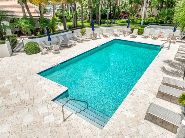 $424,980 | 325 Oak Harbour Drive, Juno Beach, FL 33408