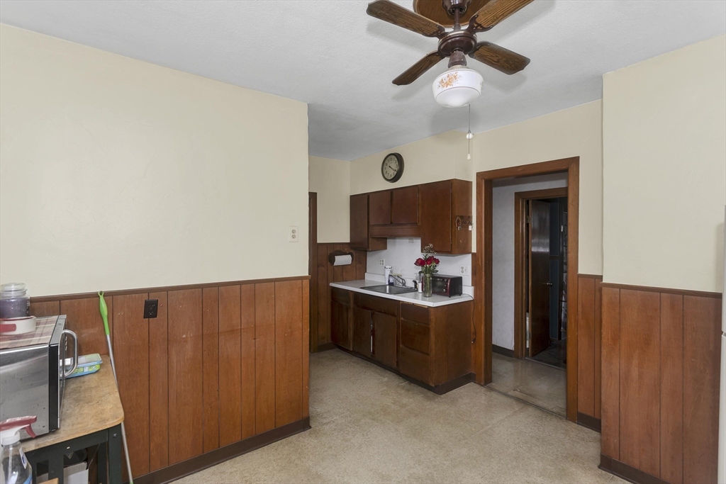 53 Calumet Road Holyoke, MA 01040 - Photo 16 of 24