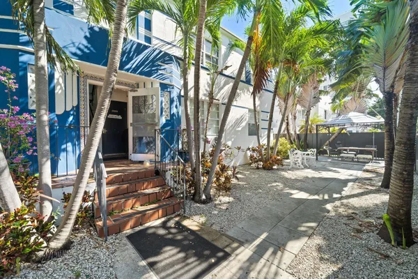 $2,950 | 1241 13th Street, Unit 2, Miami Beach, FL 33139