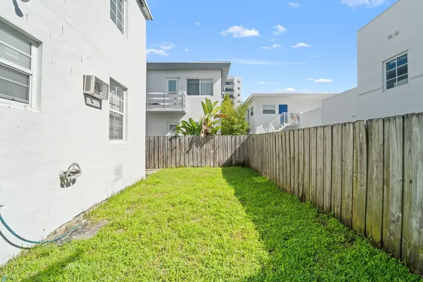 $2,950 | 1241 13th Street, Unit 2, Miami Beach, FL 33139
