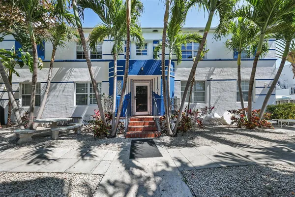 $2,950 | 1241 13th Street, Unit 2, Miami Beach, FL 33139