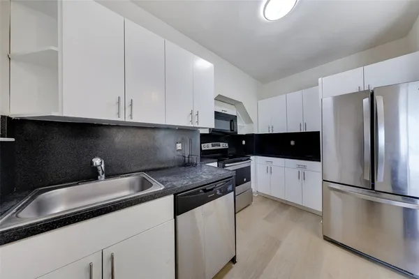 $2,950 | 1241 13th Street, Unit 2, Miami Beach, FL 33139