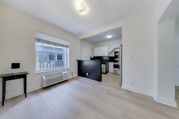 $2,950 | 1241 13th Street, Unit 2, Miami Beach, FL 33139