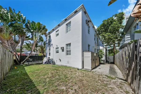 $2,950 | 1241 13th Street, Unit 2, Miami Beach, FL 33139