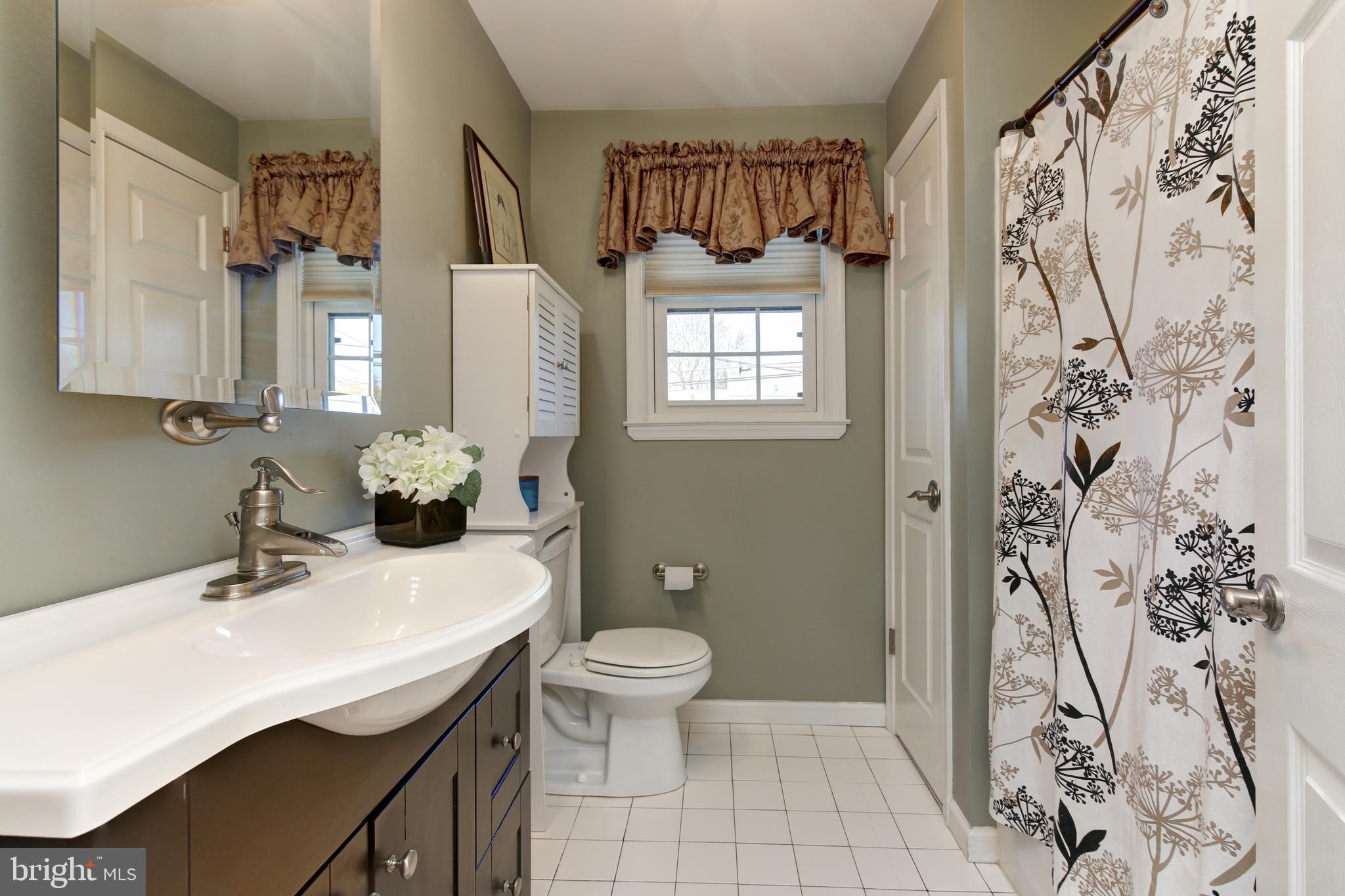525 Cheyney Road Springfield, PA 19064 - Photo 22 of 35 Hall Bathroom