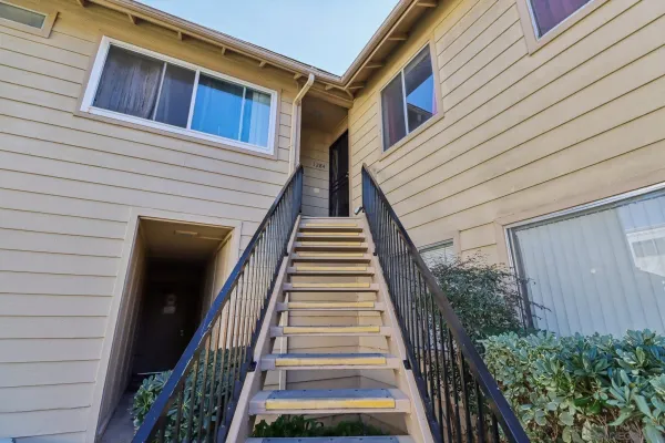 a view of entryway with a front door