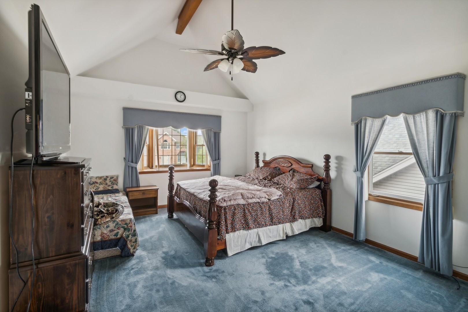 1605 Charlemagne Drive Hoffman Estates, IL 60192 - Photo 15 of 29 a bedroom with a bed and a window
