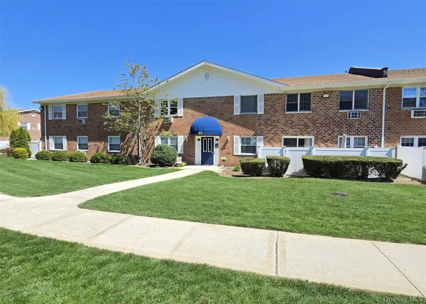 $229,999 | 460 Old Town Road, Unit 13K, Port Jefferson Station, NY 11776