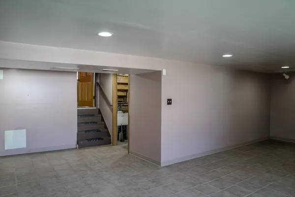 an entryway in a hall with an entryway
