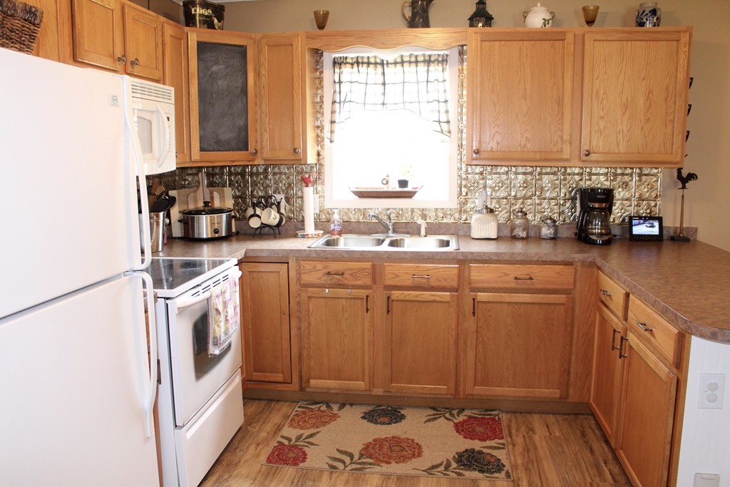 1645 Main Road Granville, MA 01034 - Photo 10 of 20