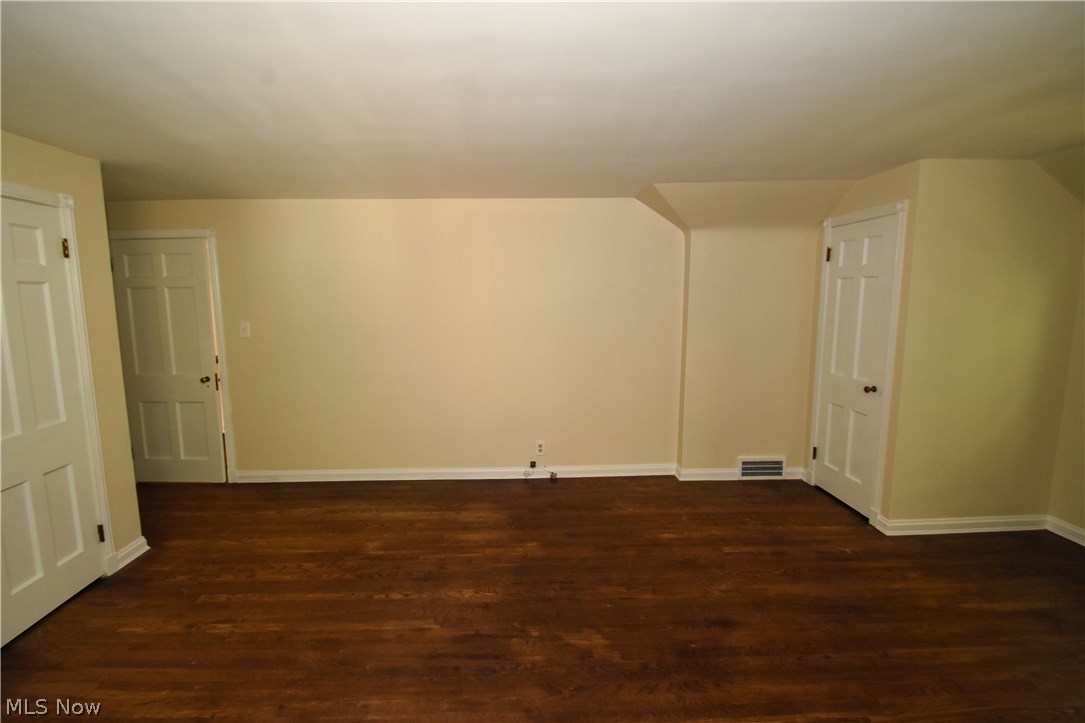 1543 Kew Road Cleveland, OH 44118 - Photo 23 of 33