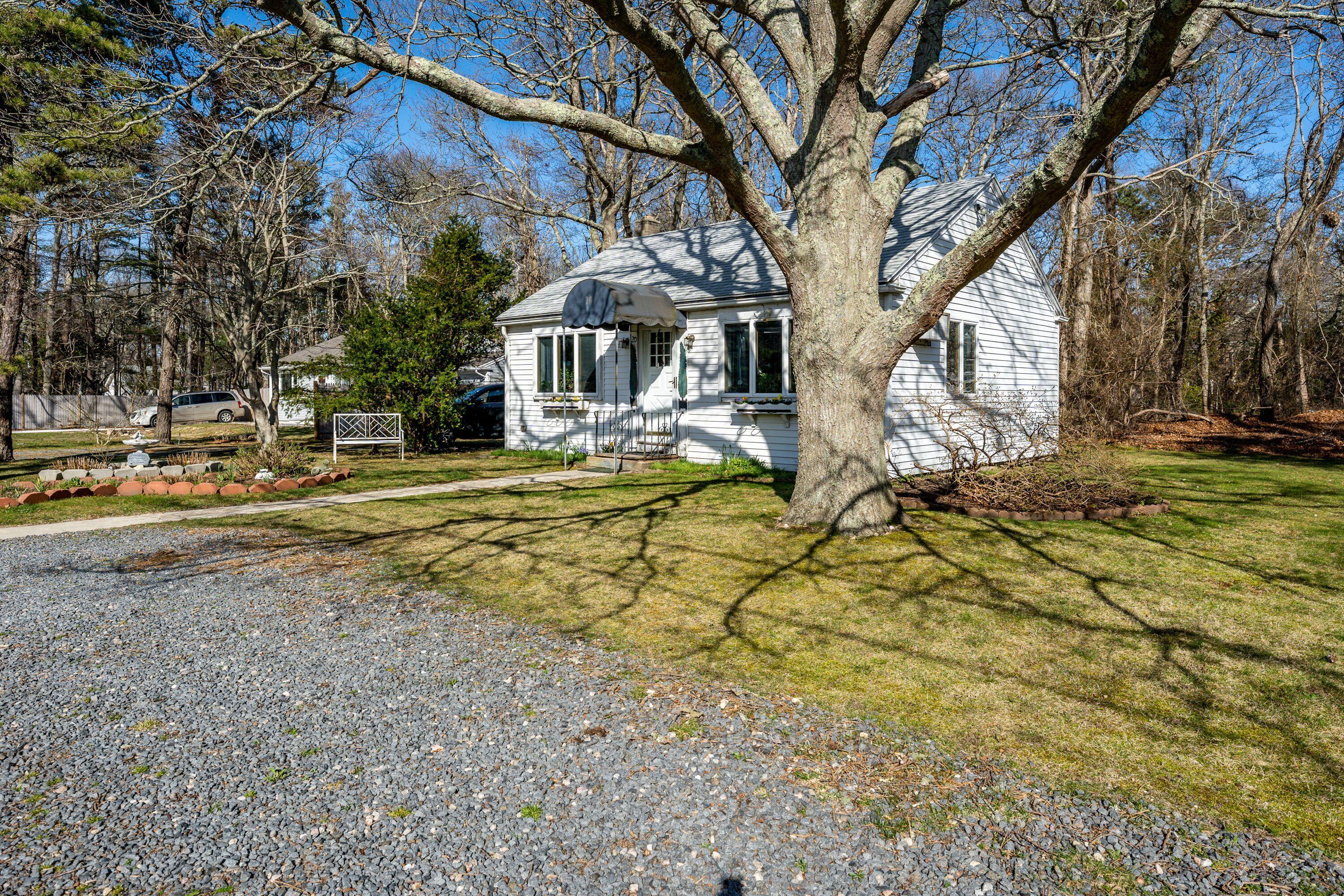 20 Dunns Pond Road Hyannis, MA 02601 - Photo 3 of 13 Front side