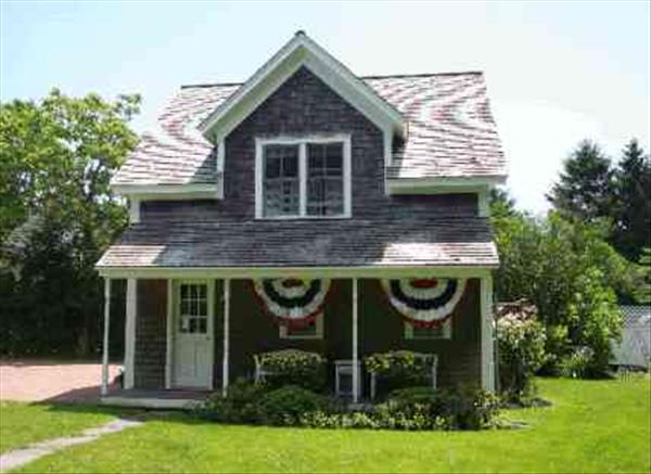 136 Main Street Edgartown, MA 02539 - Photo 2 of 2 http://d1qzqeyxiitrap.cloudfront.net/photos/9682/600/1cd06080.jpg