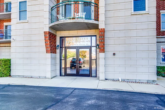 $364,900 | 104 North Plum Grove Road, Unit 400, Palatine, IL 60067