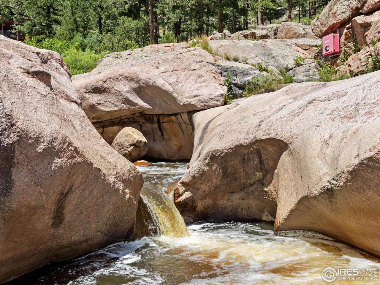 287 Wichita Road Lyons, CO 80540 - Photo 36 of 40 a view of a backyard with swimming pool