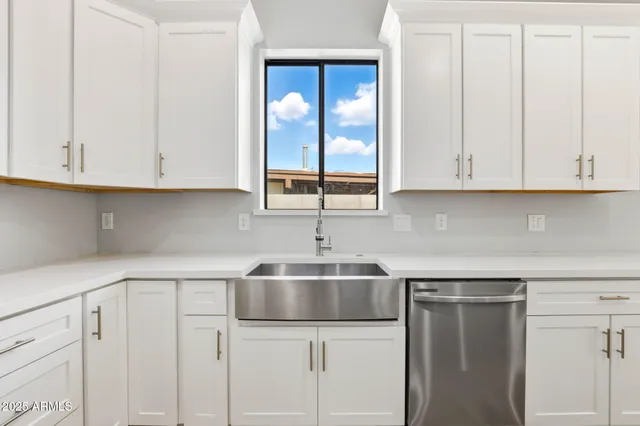 $837,000 | 415 South Robert Road, Tempe, AZ 85281