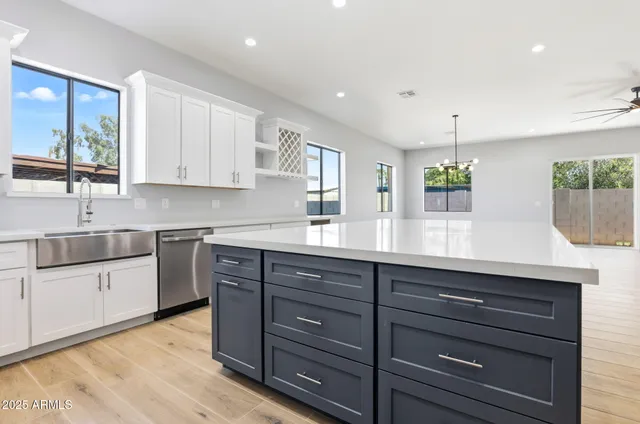 $837,000 | 415 South Robert Road, Tempe, AZ 85281