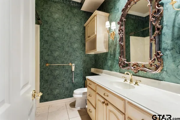 $899,900 | 7050 Walden Drive, Tyler, TX 75703