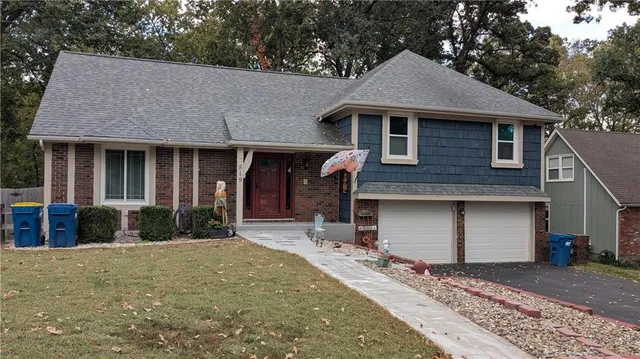 $379,900 | 519 Lancelot Drive, Liberty, MO 64068