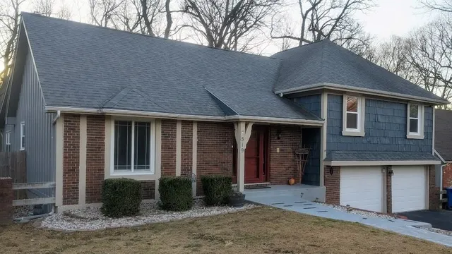 $379,900 | 519 Lancelot Drive, Liberty, MO 64068