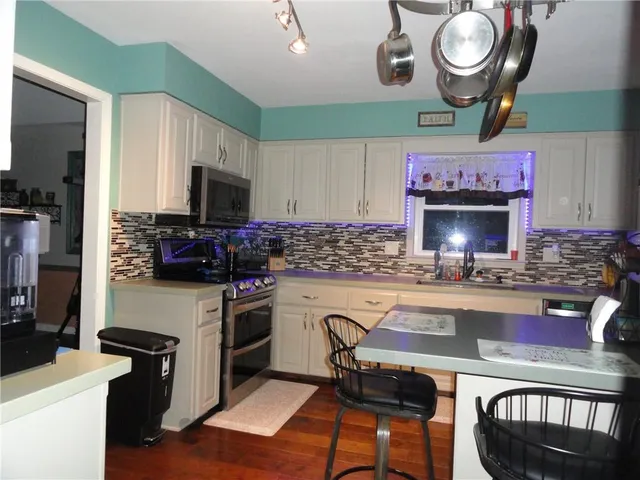 $390,000 | 519 Lancelot Drive, Liberty, MO 64068