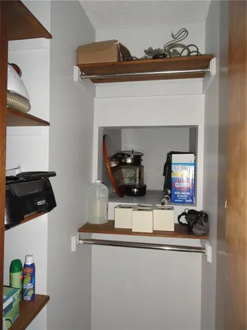 $390,000 | 519 Lancelot Drive, Liberty, MO 64068