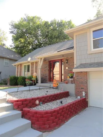 $369,900 | 519 Lancelot Drive, Liberty, MO 64068