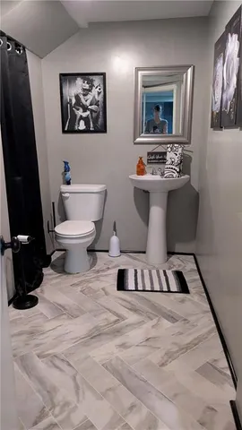 $369,900 | 519 Lancelot Drive, Liberty, MO 64068