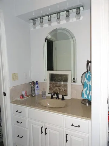 $390,000 | 519 Lancelot Drive, Liberty, MO 64068