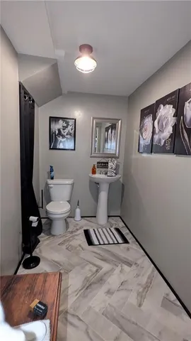 $390,000 | 519 Lancelot Drive, Liberty, MO 64068