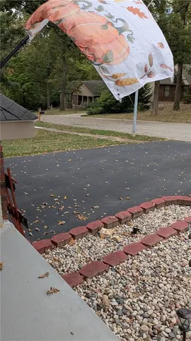 $390,000 | 519 Lancelot Drive, Liberty, MO 64068