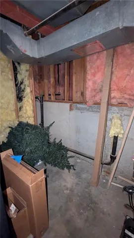 $390,000 | 519 Lancelot Drive, Liberty, MO 64068