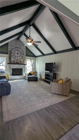 $369,900 | 519 Lancelot Drive, Liberty, MO 64068