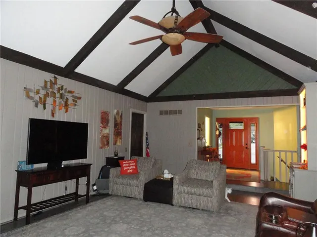 $390,000 | 519 Lancelot Drive, Liberty, MO 64068