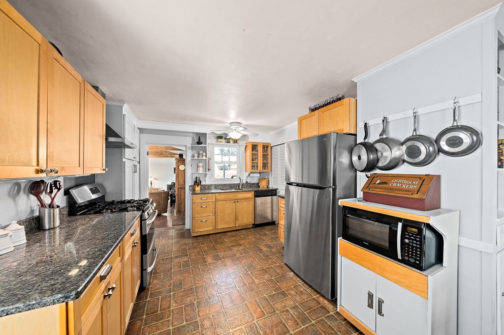 75 Lighthouse Road Scituate, MA 02066 - Photo 11 of 37