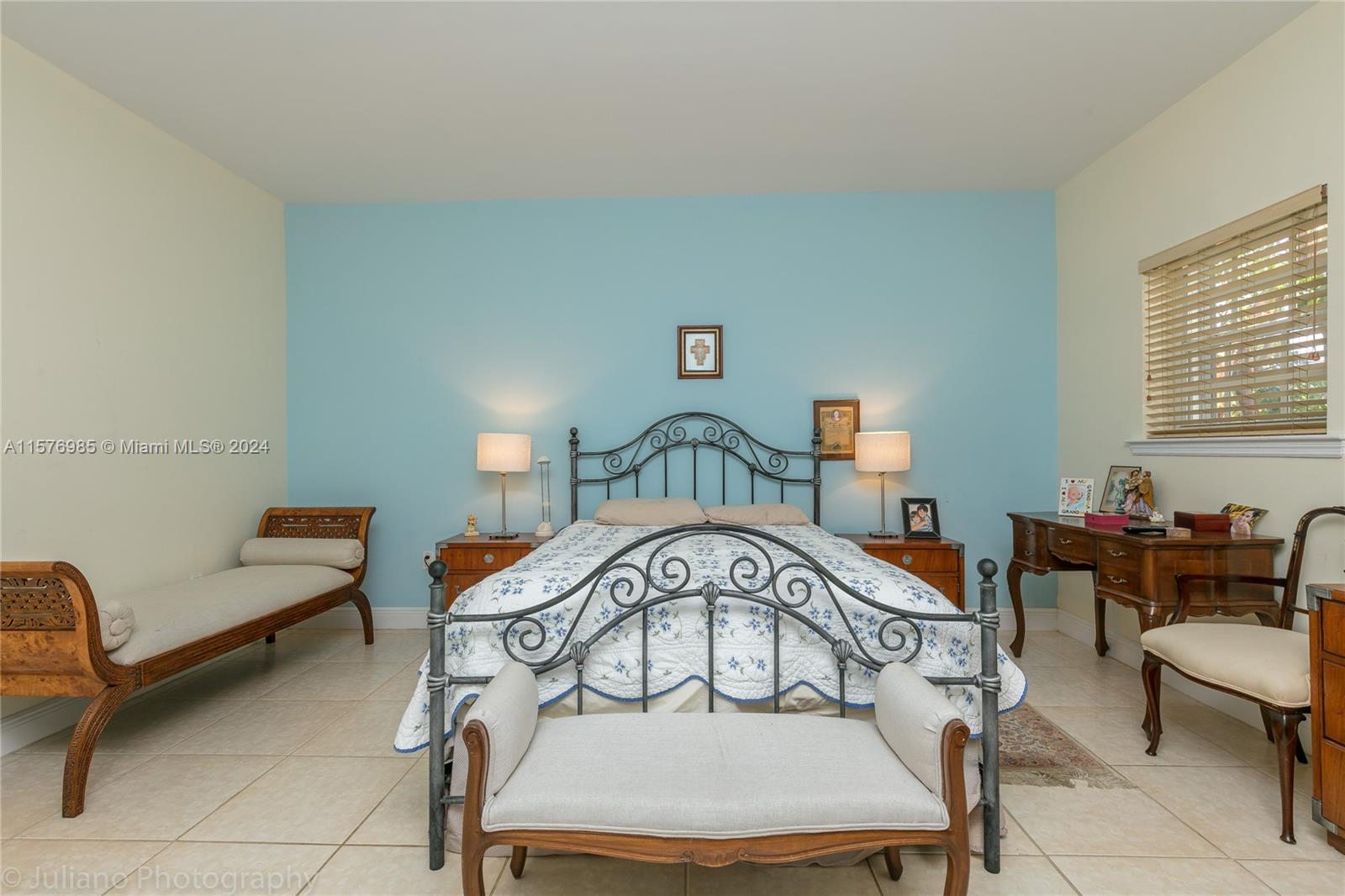 444 Fernwood Road, Unit 444 Key Biscayne, FL 33149 - Photo 19 of 28 a view of a livingroom with furniture