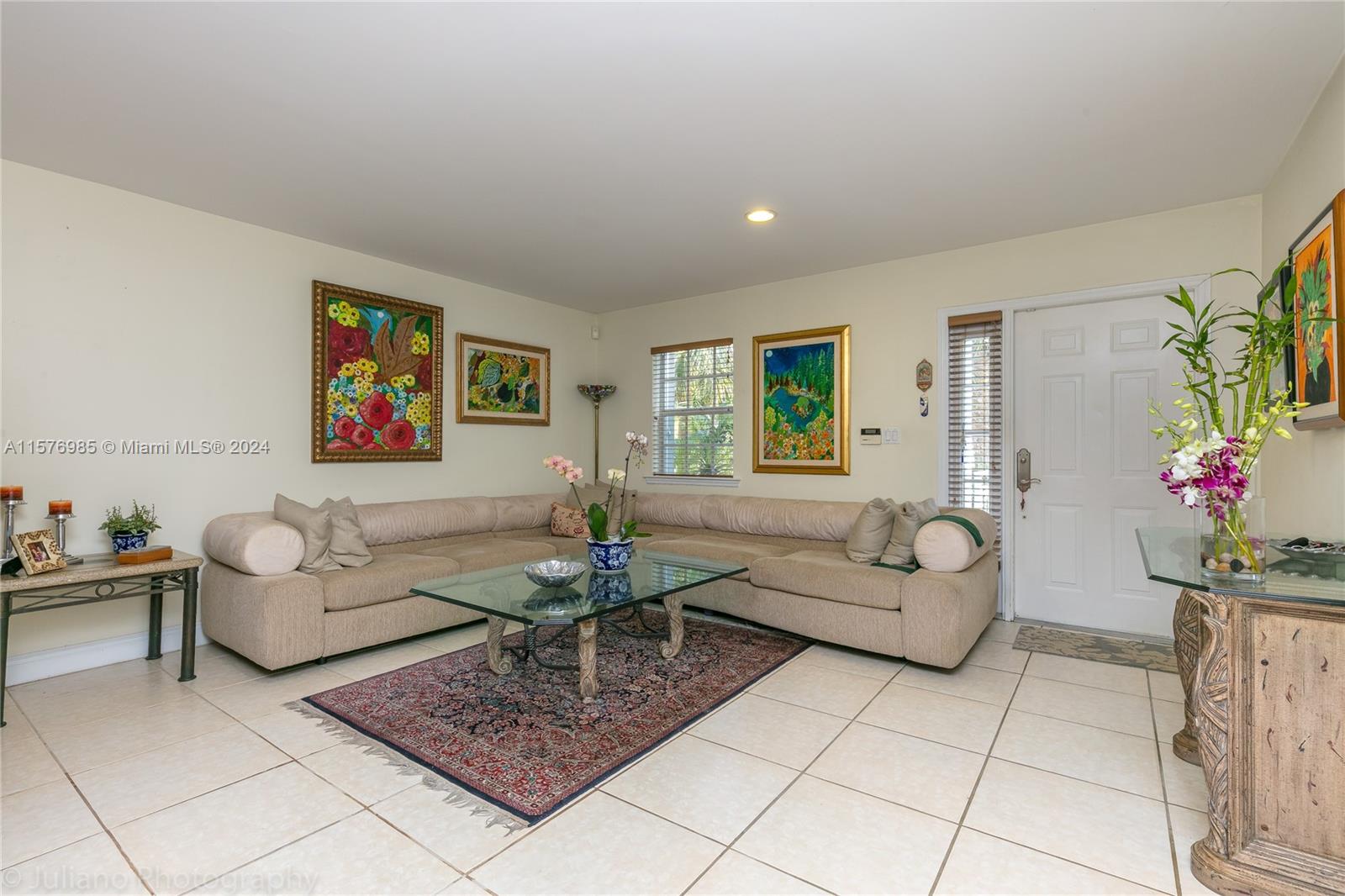 444 Fernwood Road, Unit 444 Key Biscayne, FL 33149 - Photo 9 of 28 a living room with furniture and a potted plant