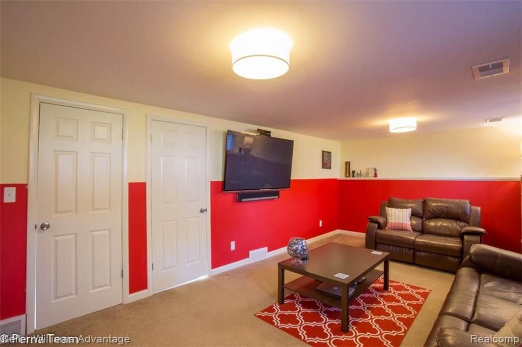22359 Inkster Road Farmington Hills, MI 48336 - Photo 18 of 27