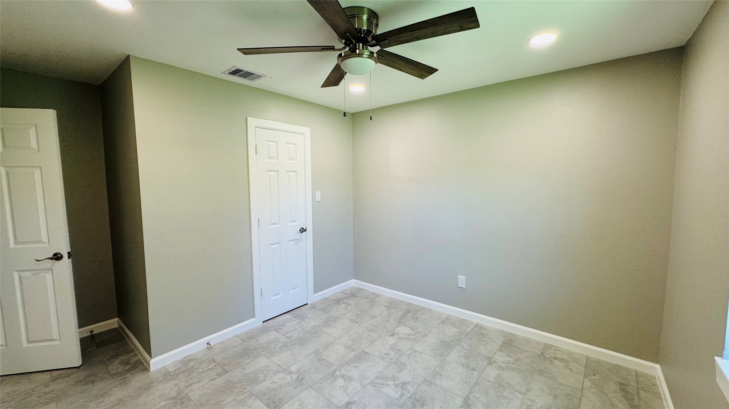 1434 County Road 878A Sweeny, TX 77480 - Photo 22 of 36 an empty room with a ceiling fan and carpet