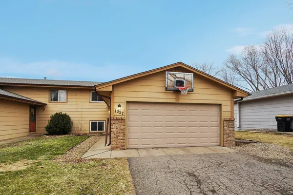$316,000 | 1027 Eastview Circle, Shakopee, MN 55379