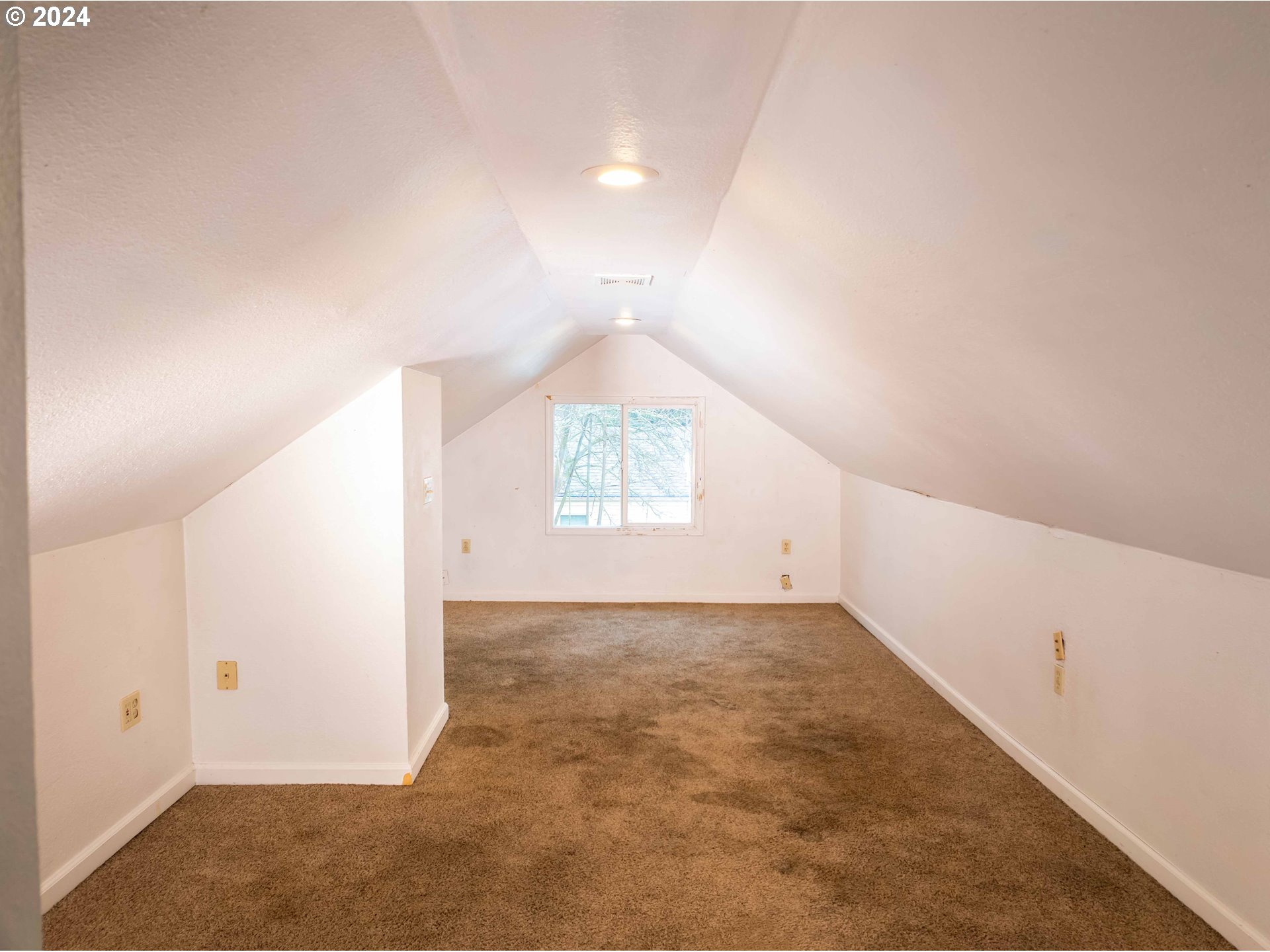 2947 Elmira Road Eugene, OR 97402 - Photo 17 of 29 an empty room with windows