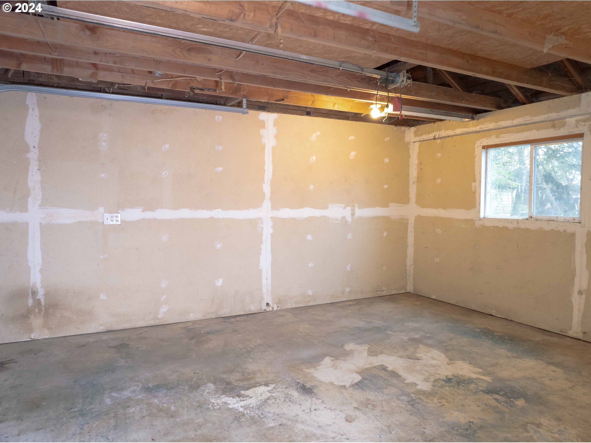 2947 Elmira Road Eugene, OR 97402 - Photo 22 of 29 a view of an empty room