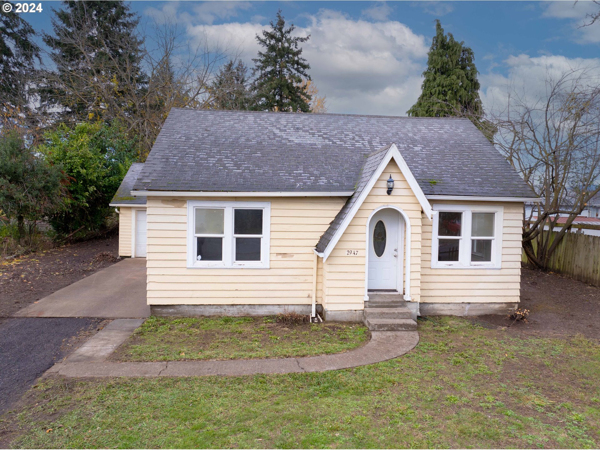 2947 Elmira Road Eugene, OR 97402 - Photo 26 of 29 a front view of a house with a yard
