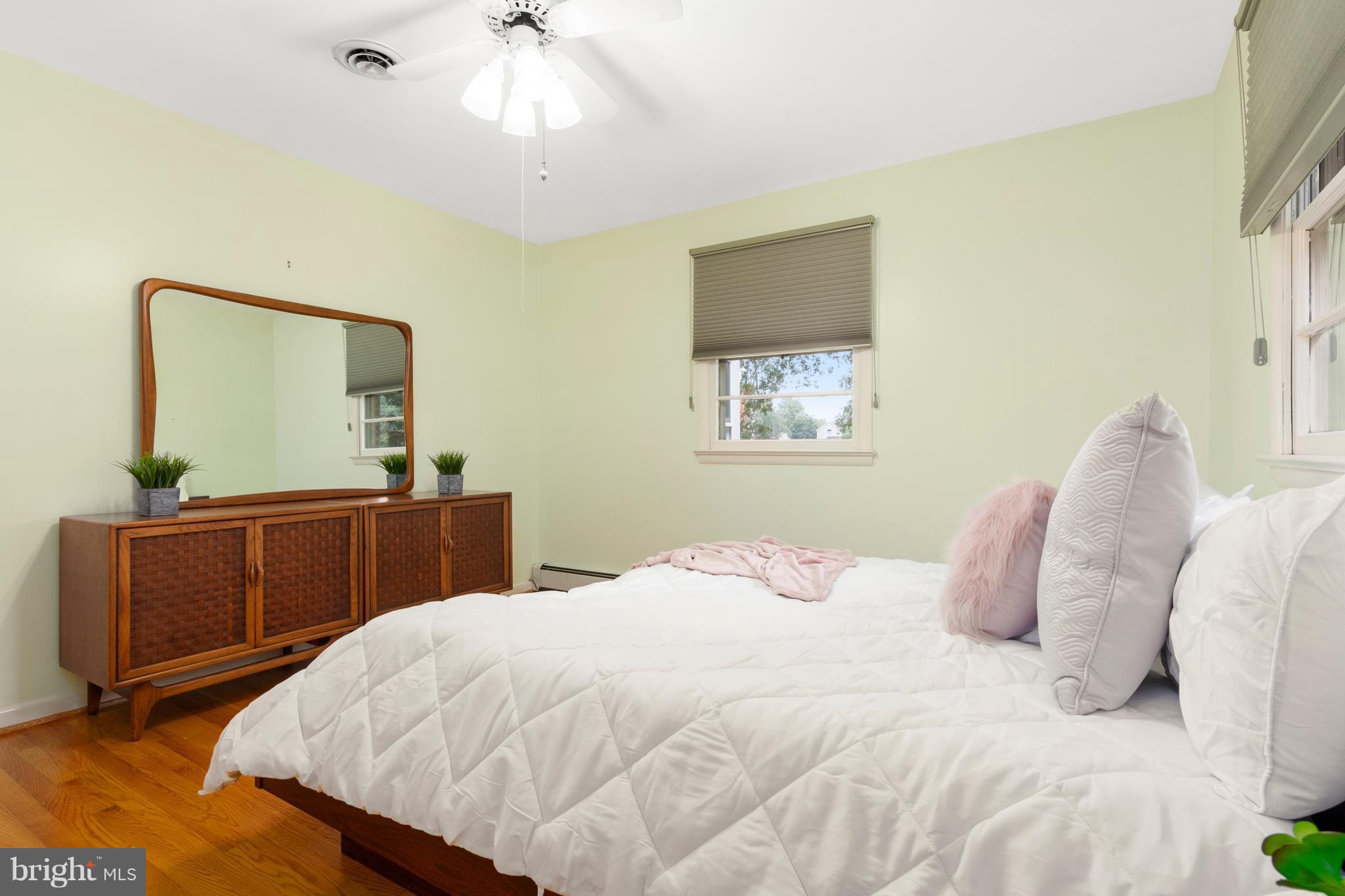 1248 Hillside Road Pasadena, MD 21122 - Photo 18 of 30 Spacious Master bedroom