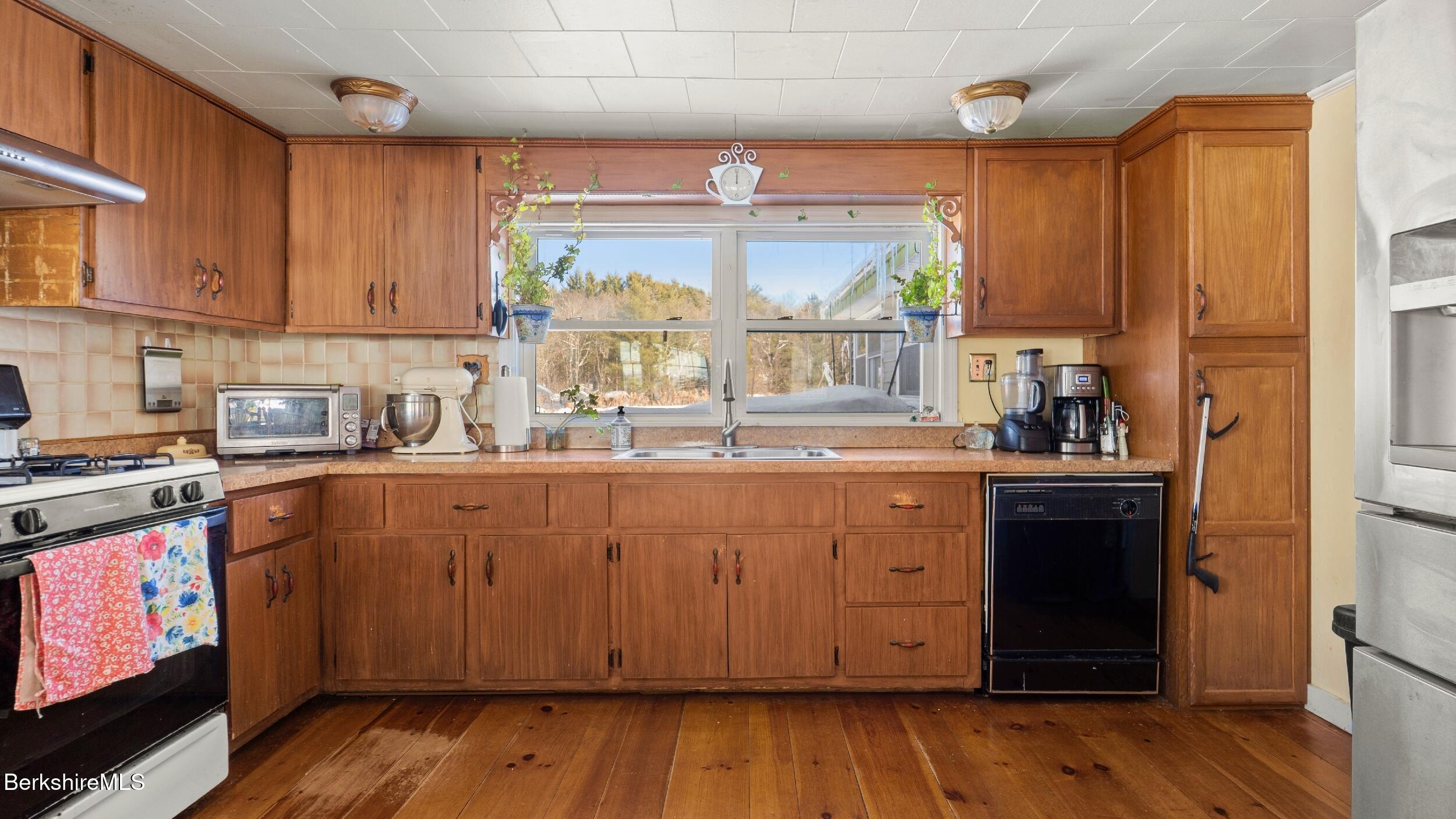 93 South Main Road Otis, MA 01253 - Photo 5 of 27 kitchen