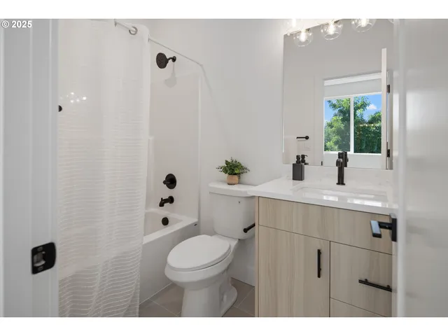 $347,900 | 4512 Northeast Wygant Street, Portland, OR 97218